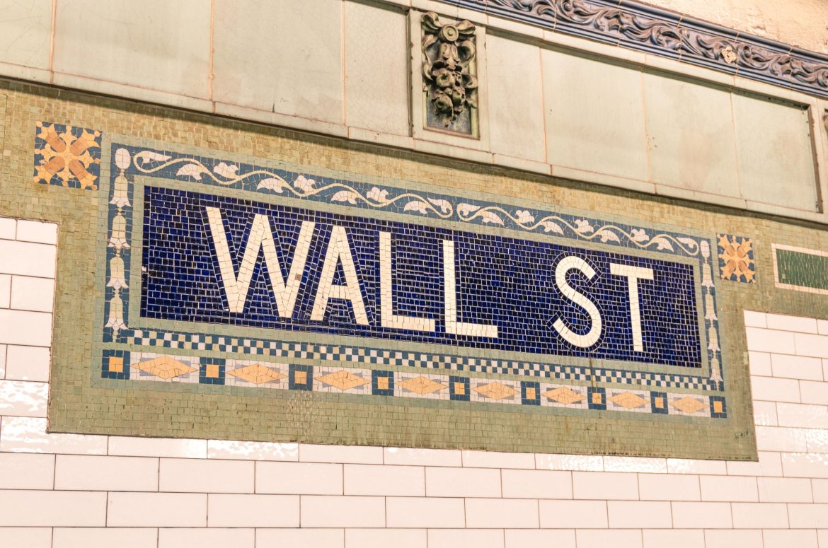 Dow sinks over 400 points, S&P retreats from highs amid Walmart scare
